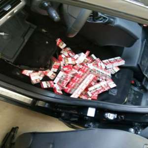 Renault blindat cu ţigări de contrabandă, confiscat la Stânca
