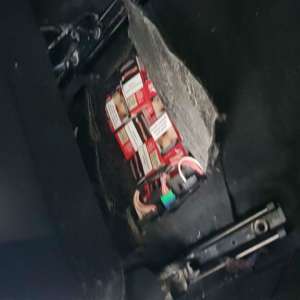 Renault blindat cu ţigări de contrabandă, confiscat la Stânca