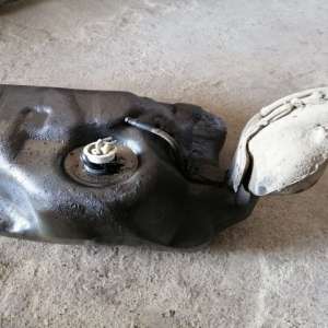 Ţigarete de contrabandă descoperite de Acaia în rezervorul unui autoturism