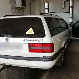 Ţigarete de contrabandă descoperite de Acaia în rezervorul unui autoturism