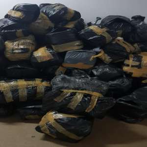 Textile și încălțăminte, susceptibile a fi contrafăcute, descoperite de polițiștii de frontieră giurgiuveni