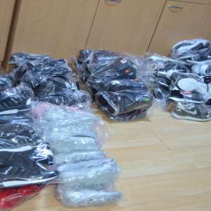 Produse susceptibile a fi contrafăcute, confiscate de polițiștii de frontieră