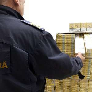 Peste 48.000 de pachete cu ţigări confiscate la frontiera de nord a României