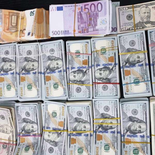 165.000 de dolari și 25.000 de euro descoperiţi de polițiștii de frontieră giurgiuveni
