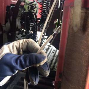 Cinci cetăţeni străini, ascunşi printre utilaje de morărit, depistaţi în P.T.F. Giurgiu