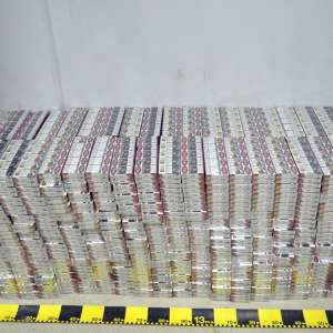 Aproximativ 7.000 de pachete de țigări și un autoturism, confiscate de poliţiştii de frontieră