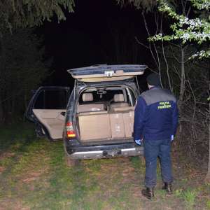 Aproximativ 7.000 de pachete de țigări și un autoturism, confiscate de poliţiştii de frontieră