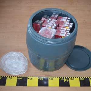 Butoi plin cu ţigări, descoperit în râul Suceava  de poliţiştii de frontieră