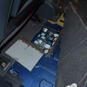 Mercedes Benz blindat cu ţigări de contrabandă, confiscat la Iaşi