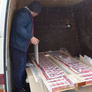 Ţigări de contrabandă ascunse în interiorul unor uşi de pal, confiscate la frontieră
