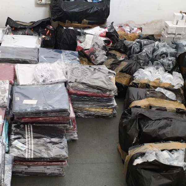 Peste 6.800 bunuri susceptibile a fi contrafăcute sau fără documente legale de proveniență, confiscate de polițiștii de frontieră giurgiuveni