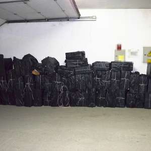 Peste 34.000 pachete de ţigări confiscate la frontiera de nord