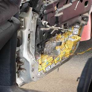 Peste 7.000 de pachete cu țigări de contrabandă, confiscate la frontiera de nord