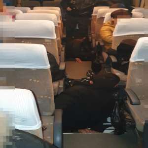 Șase cetăţeni străini, ascunşi sub podeaua unui autocar, depistaţi în P.T.F. Giurgiu