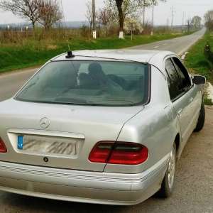 Mercedes Benz radiat din circulaţie, depistat în trafic la Cornu Negru