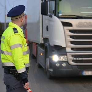 Măsuri de fluidizare la graniţa cu Ungaria, cu ocazia reluării traficului pentru autovehiculele de mare tonaj