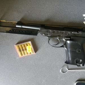 Pistol neletal, descoperit în bagajele unui cetățean din Ucraina