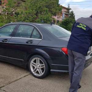 Autoturism căutat în Marea Britanie, depistat în PTF Porțile de Fier I