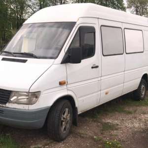 Microbuz căutat de autoritățile din Italia, descoperit în P.T.F. Siret