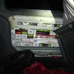 Țigări descoperite in peretele lateral al unui autoturism, în PTF Siret