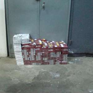 Țigări descoperite in peretele lateral al unui autoturism, în PTF Siret