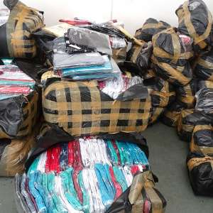 Textile si încălțăminte, susceptibile a fi contrafăcute, descoperite de polițiștii de frontieră giurgiuveni