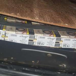 Ţigări ascunse în bagaje, caroserie şi în uşile unor microbuze, descoperite la P.T.F. Giurgiu