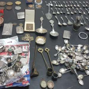 Peste 10 kilograme de obiecte şi bijuterii din metal argintiu, descoperite asupra unui cetăţean chinez pe Aeroportul Cluj-Napoca