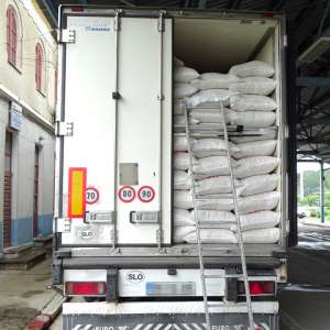 Cinci cetăţeni din Siria şi Irak, ascunși printre seminţe de floarea soarelui, depistaţi la P.T.F. Bechet