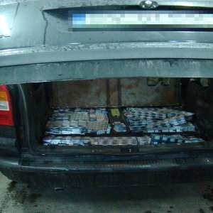 Ţigări ascunse în podeaua autoturismului depistate în P.T.F. Siret