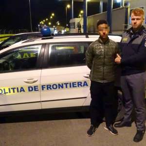 Cetăţean sirian ascuns în cabina unui camion, depistat la P.T.F. Calafat