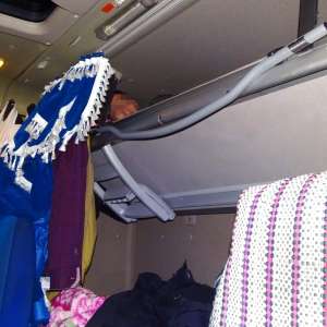 Cetăţean sirian ascuns în cabina unui camion, depistat la P.T.F. Calafat