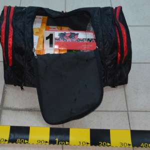 Tutun aromatizat, ascuns într-un autoturism