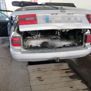 Ţigări ascunse în rezervorul unui autoturism, confiscate în P.T.F. Halmeu