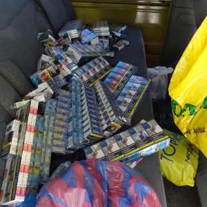 Ţigări ascunse într-un microbuz, descoperite la P.T.F. Calafat