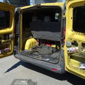 Ţigări ascunse într-un microbuz, descoperite la P.T.F. Calafat