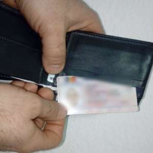 Permis de conducere fals depistat la controlul de frontieră