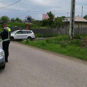 Permis fals prezentat la control de un şofer aflat sub influența băuturilor alcoolice