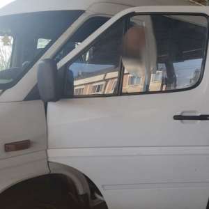 La volan, fără drept