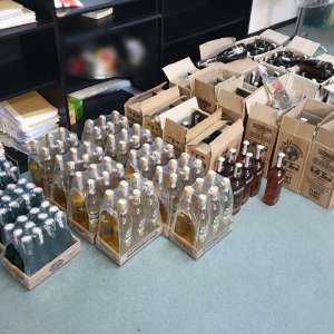 Alcool și ţigări descoperite la P.T.F. Giurgiu