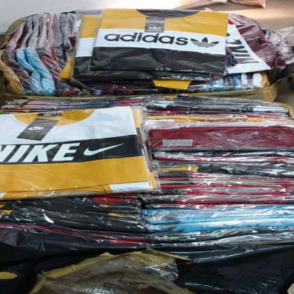 Bunuri susceptibile a fi contrafăcute, confiscate de polițiștii de frontieră giurgiuveni