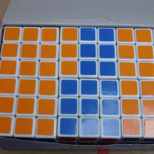 Bunuri contrafăcute și nedeclarate în valoare de peste 136.000 lei, confiscate în Portul Constanţa Sud Agigea