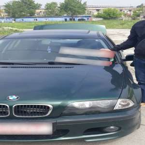Autoturism cu număr fals de înmatriculare, descoperit în trafic