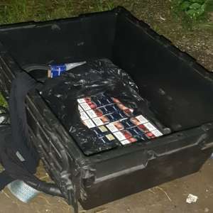 Ţigări de contrabandă ascunse în lada de scule şi la motorul unui camion