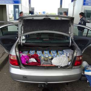 Cetăţean sirian ascuns în portbagajul unui autoturism, depistat la P.T.F. Calafat