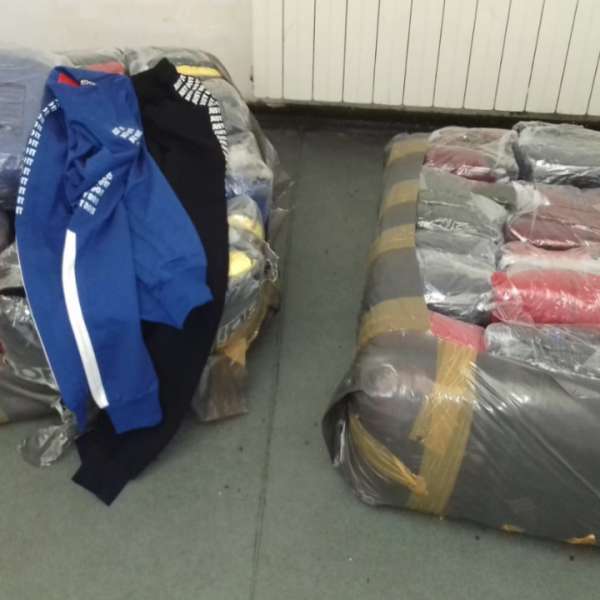 Textile, parfumuri şi încălțăminte susceptibile a fi contrafăcute, descoperite de polițiștii de frontieră giurgiuveni