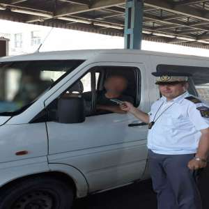 La volan, fără drept