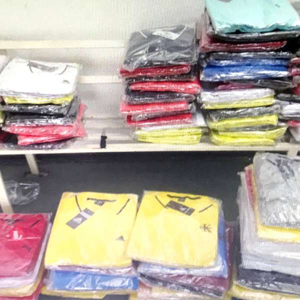 Textile şi parfumuri susceptibile a fi contrafăcute, descoperite de polițiștii de frontieră giurgiuveni