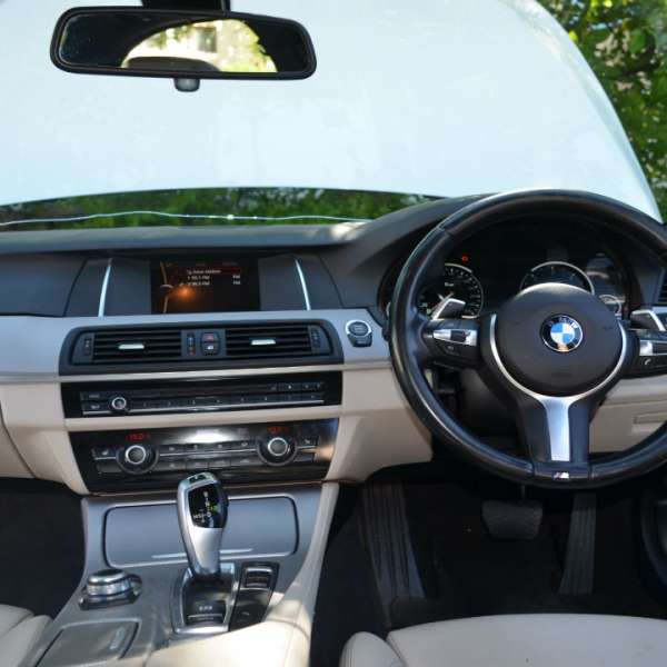 Autoturism căutat de autorităţile din Marea Britanie, descoperit în Iaşi