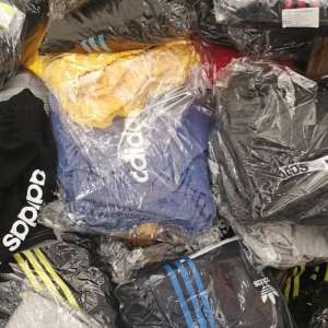 Textile şi încălțăminte susceptibile a fi contrafăcute, descoperite de polițiștii de frontieră giurgiuveni